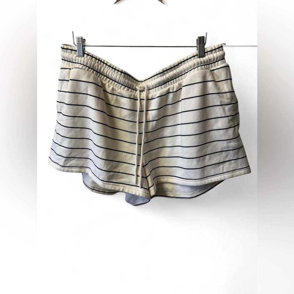 Universal Thread Ivory and Black Lounge Shorts size XXL